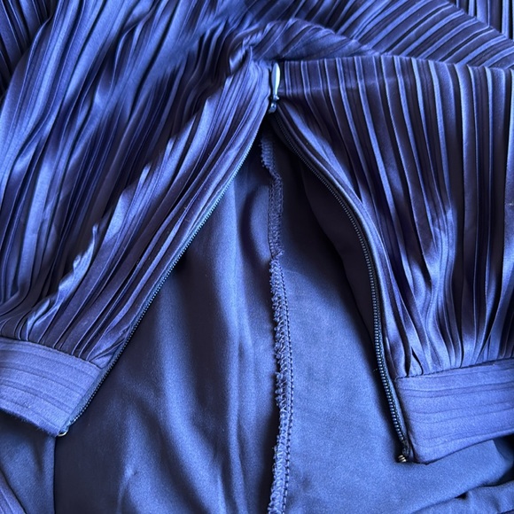 BANANA REPUBLIC Knee length layered pleated detail navy skirt - Picture 8 of 8